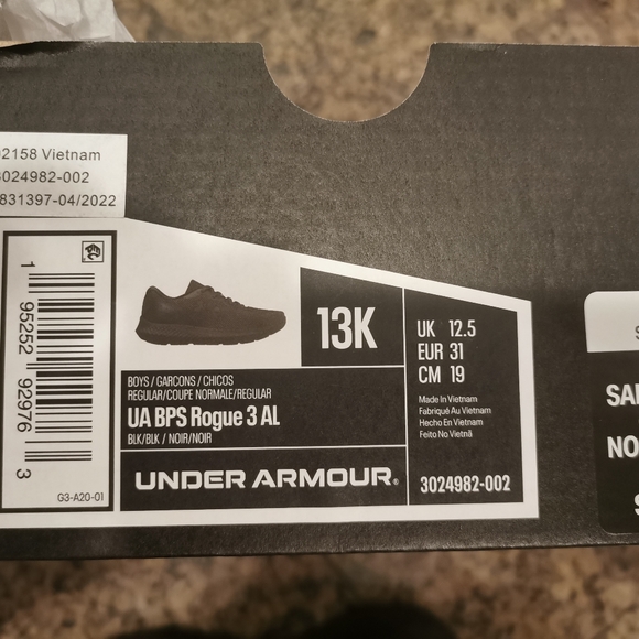 Under Armour kids shoes - Picture 6 of 6